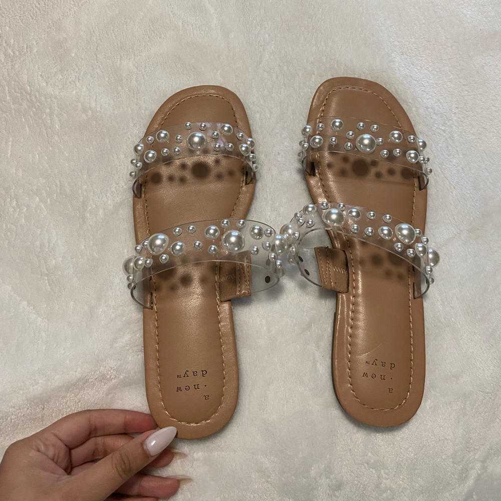 Pearl sandals